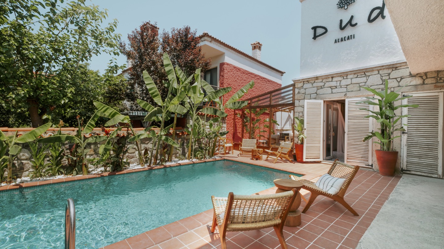 Suite oda geniş açı ve pencere dengeleme örneği